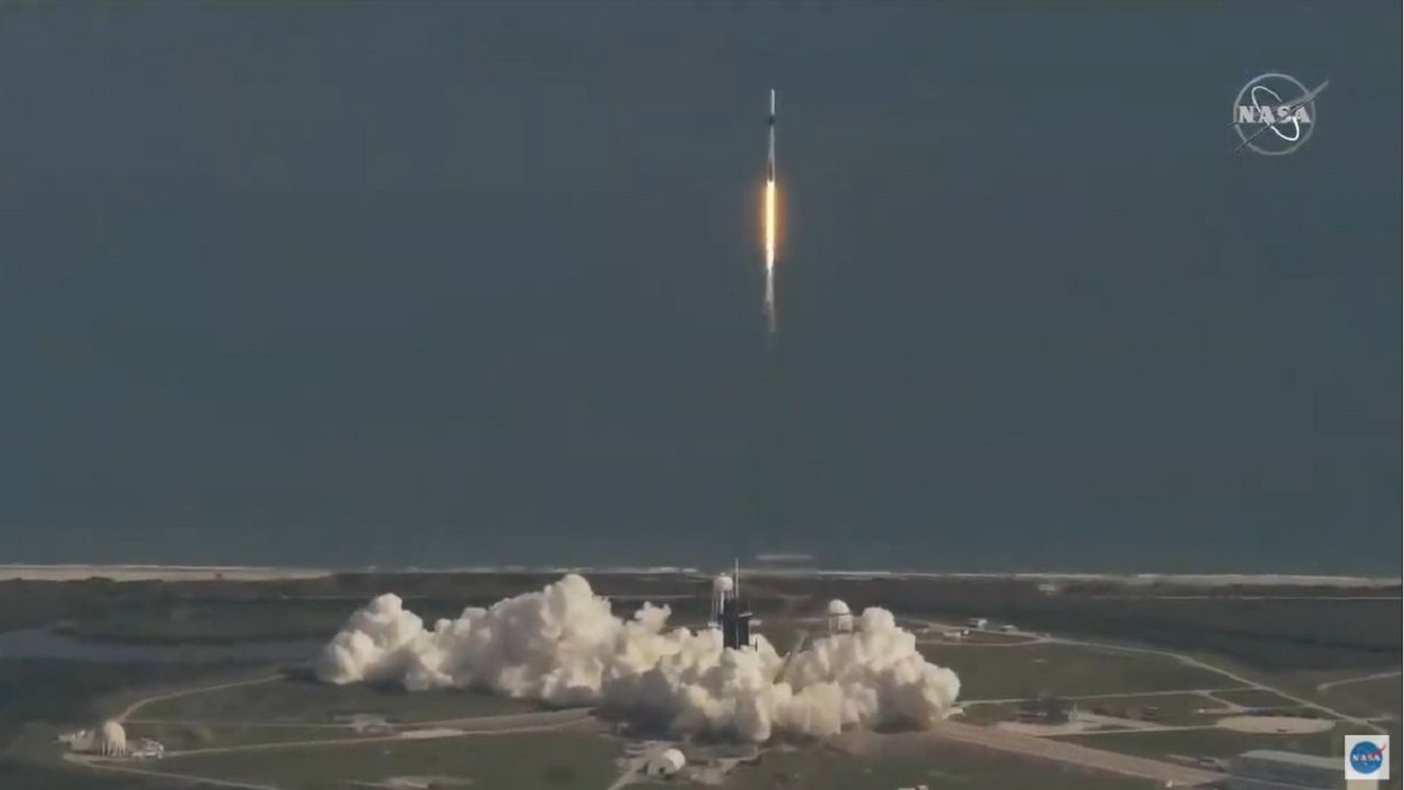 پرتاب موشک SpaceX و فرود موفقیت آمیز Dragon روی کشتی باری