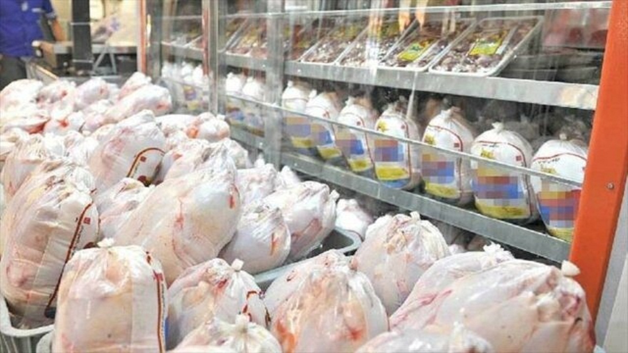 با متخلفان عرضه مرغ در خوزستان برخورد می‌شود