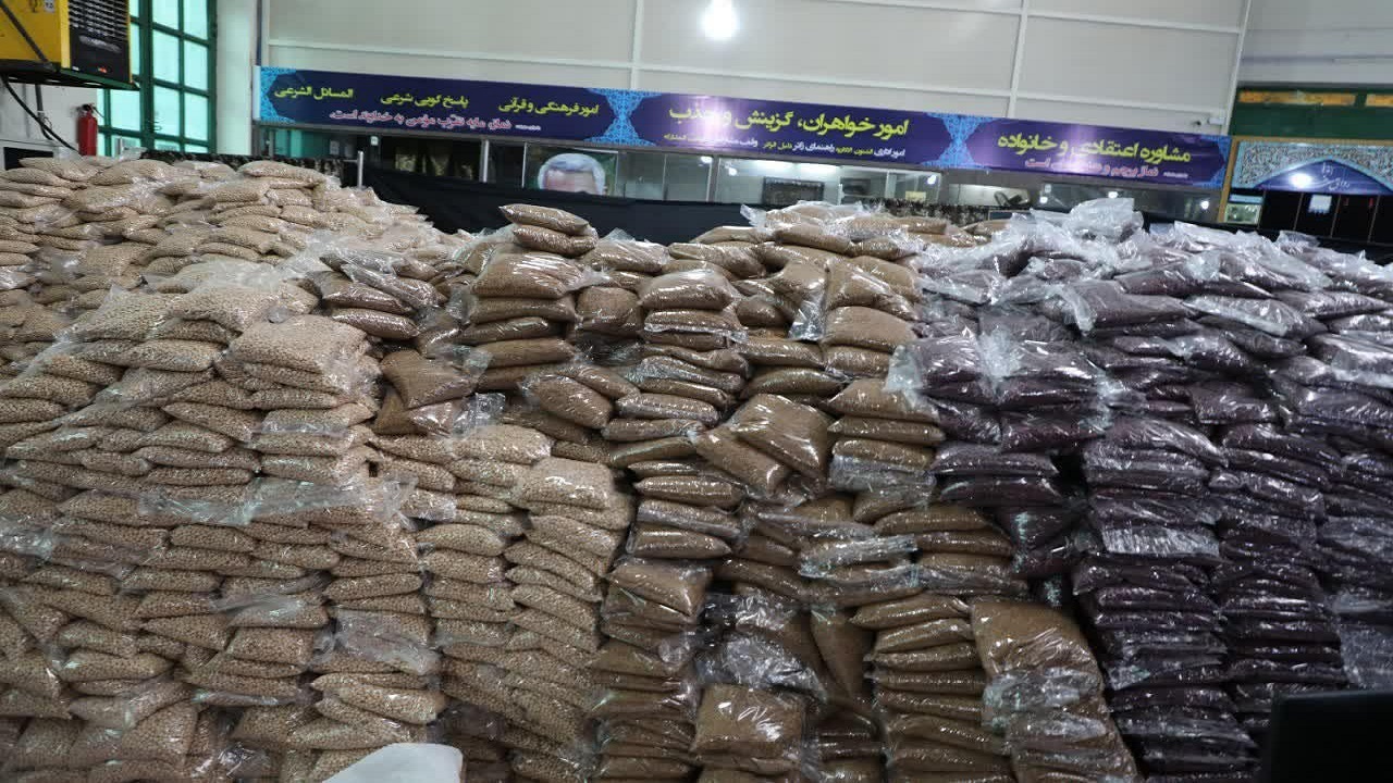 توزیع بیش از ۲۴ هزار بسته معیشتی از محل موقوفات مشهد در بین نیازمندان این شهر