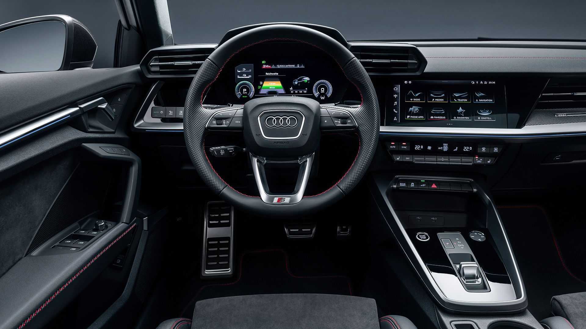 آئودی 2021 A3 Sportback 45 TFSI e آئودی 2021 A3 Sportback 45 TFSI e دارای 242 اسب بخار قدرت ، 39 مایل برد الکتریکی است