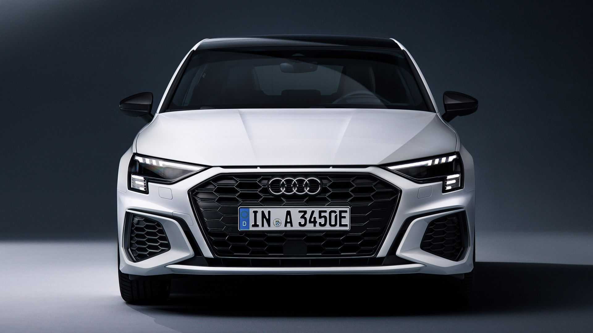 آئودی 2021 A3 Sportback 45 TFSI e آئودی 2021 A3 Sportback 45 TFSI e دارای 242 اسب بخار قدرت ، 39 مایل برد الکتریکی است
