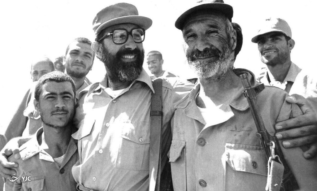 یک دانشجو جلوی درب دانشگاه آویزان کنید؛ بقیه عبرت بگیرند