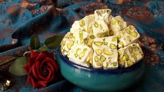 طرز تهیه گز آردی حرفهای و خوشمزه در منزل طرز تهیه گز آردی حرفهای و خوشمزه در منزل