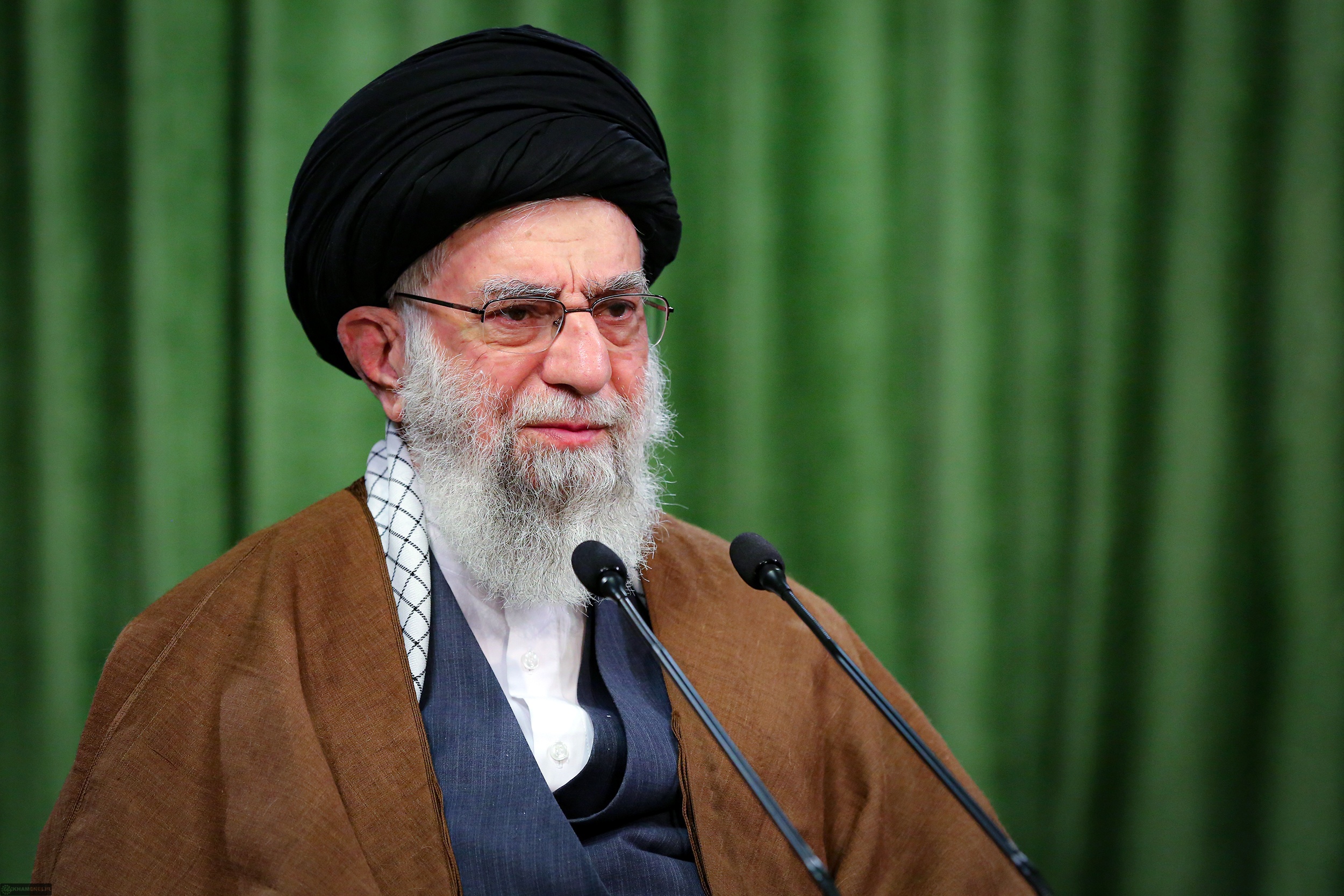 دولت را نقد کنید، اما منصفانه و منهای تخریب