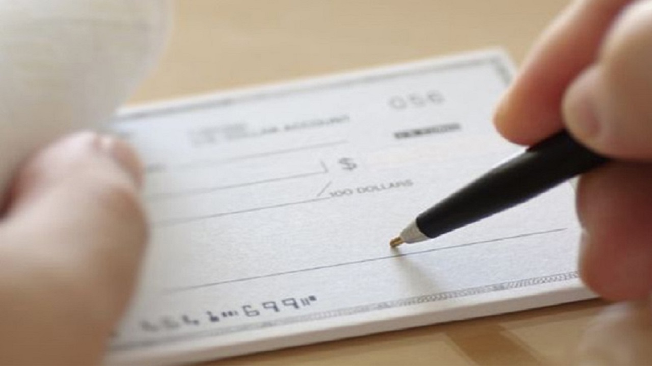 پلیس چک یک میلیاردریالی را به صاحبش رساند