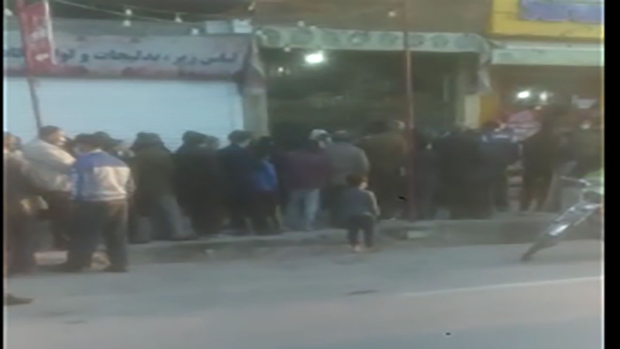 ازدحام شهروندان شیرازی برای تهیه روغن خوراکی + فیلم
