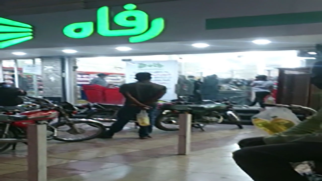 ازدحام مردم و کمبود روغن خوراکی در میناب + فیلم