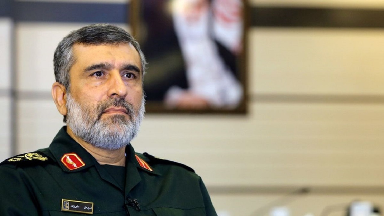 حضور سردار حاجی زاده بر سر مزار شهید سلیمانی + فیلم