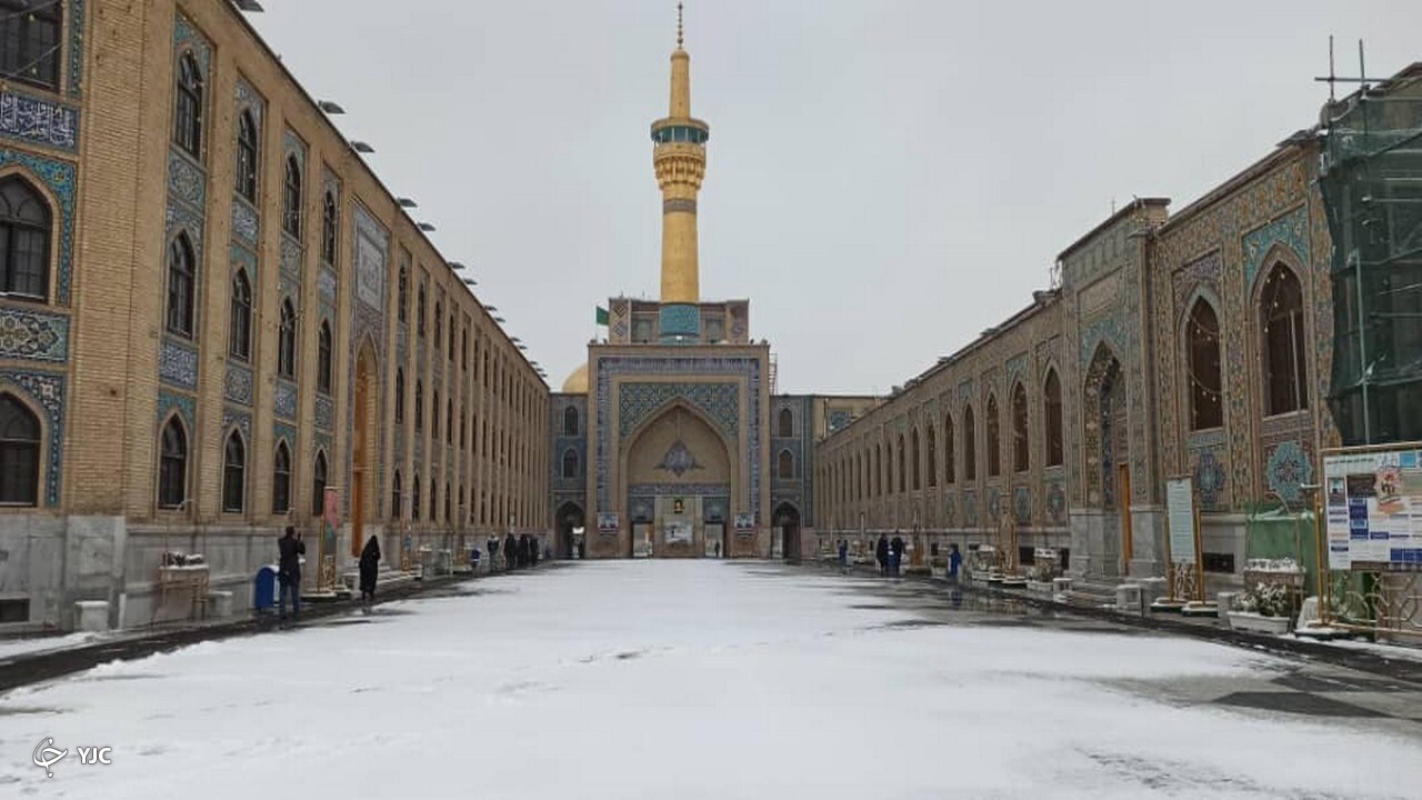 بارش برف پاییزی، مشهد را سفید پوش کرد