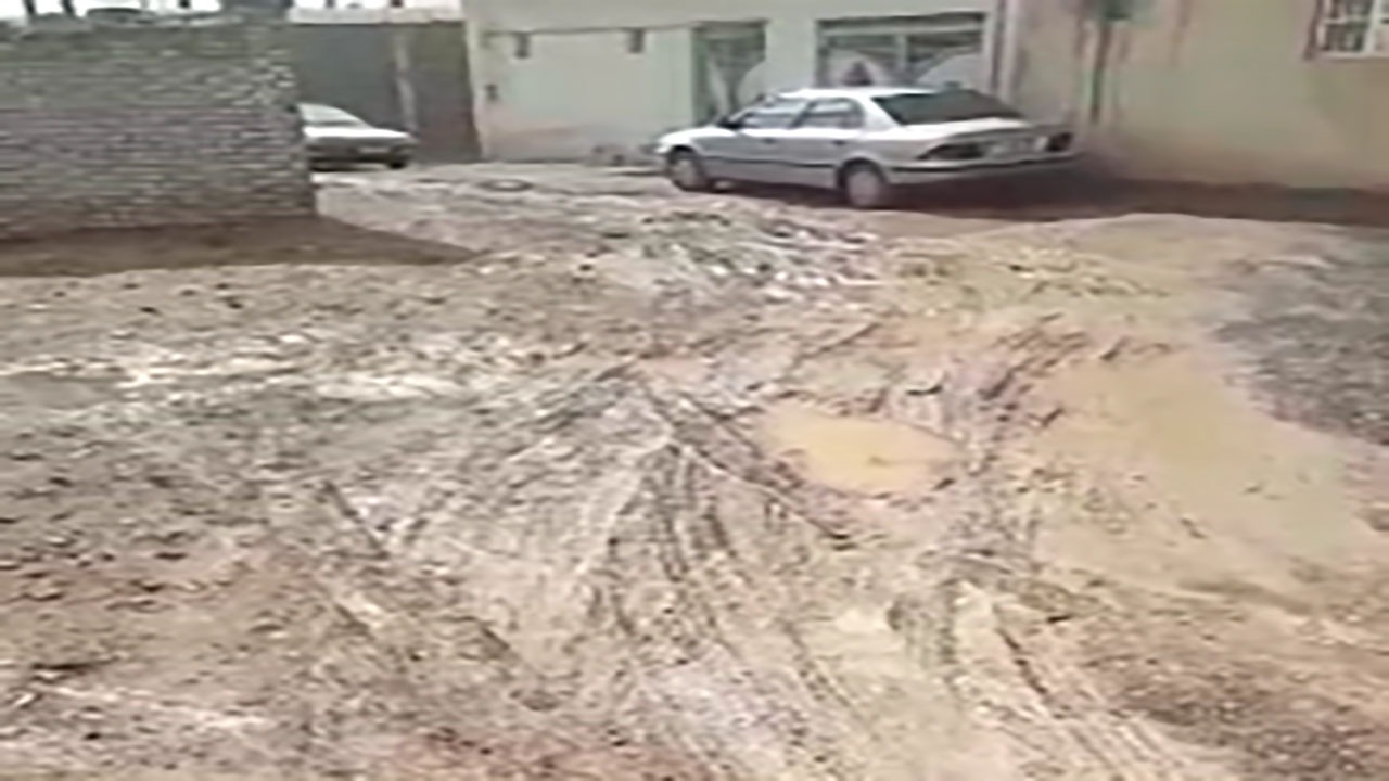 گلایه از وضع نامناسب معابر در روستای بناب + فیلم