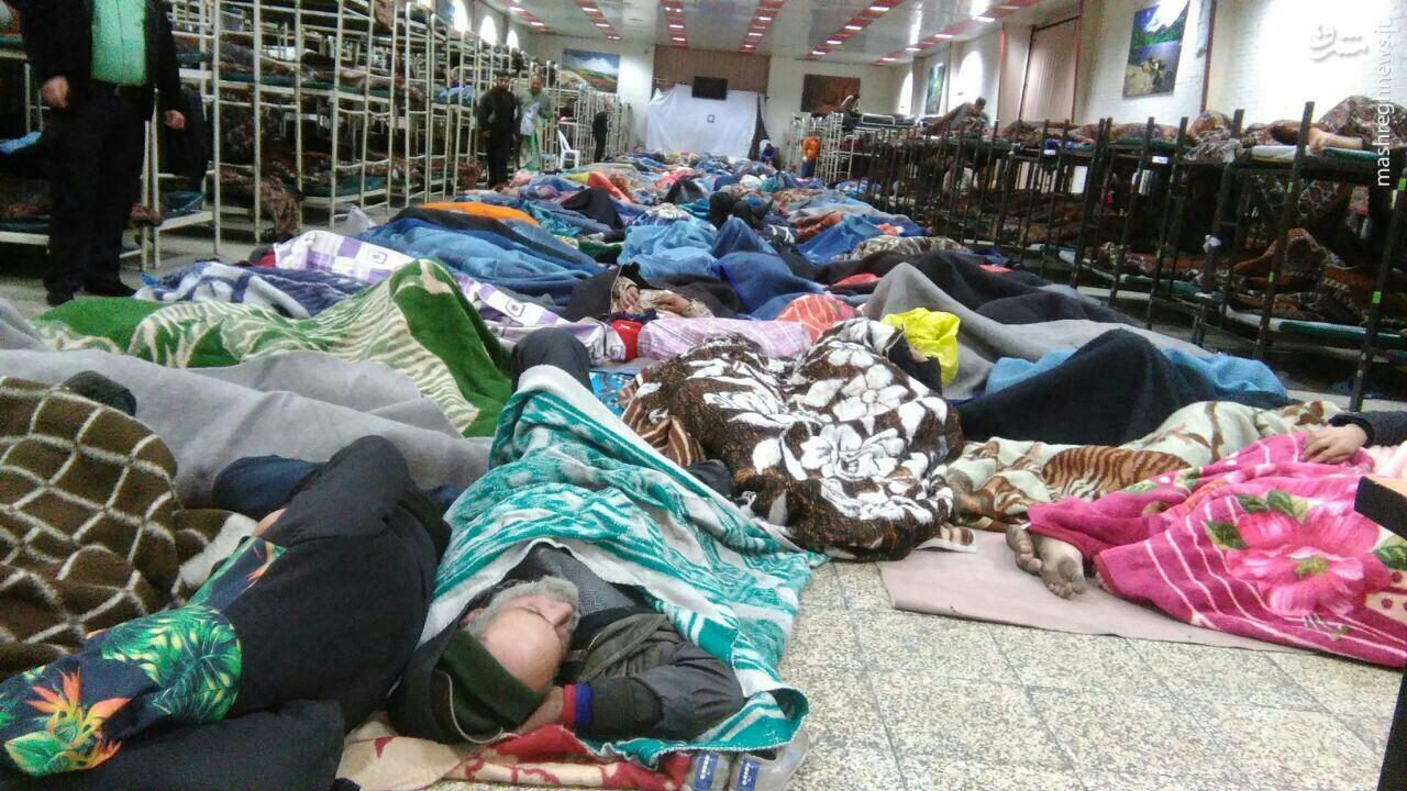 با افراد کارتن‌خواب در گرمخانه‌ها  با حفظ شأن انسانی برخورد شود