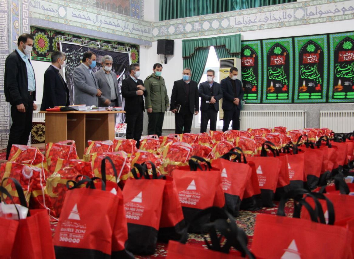 منطقه آزاد ارس ۱۹۲ بسته آموزشی بین دانش آموزان توزیع کرد