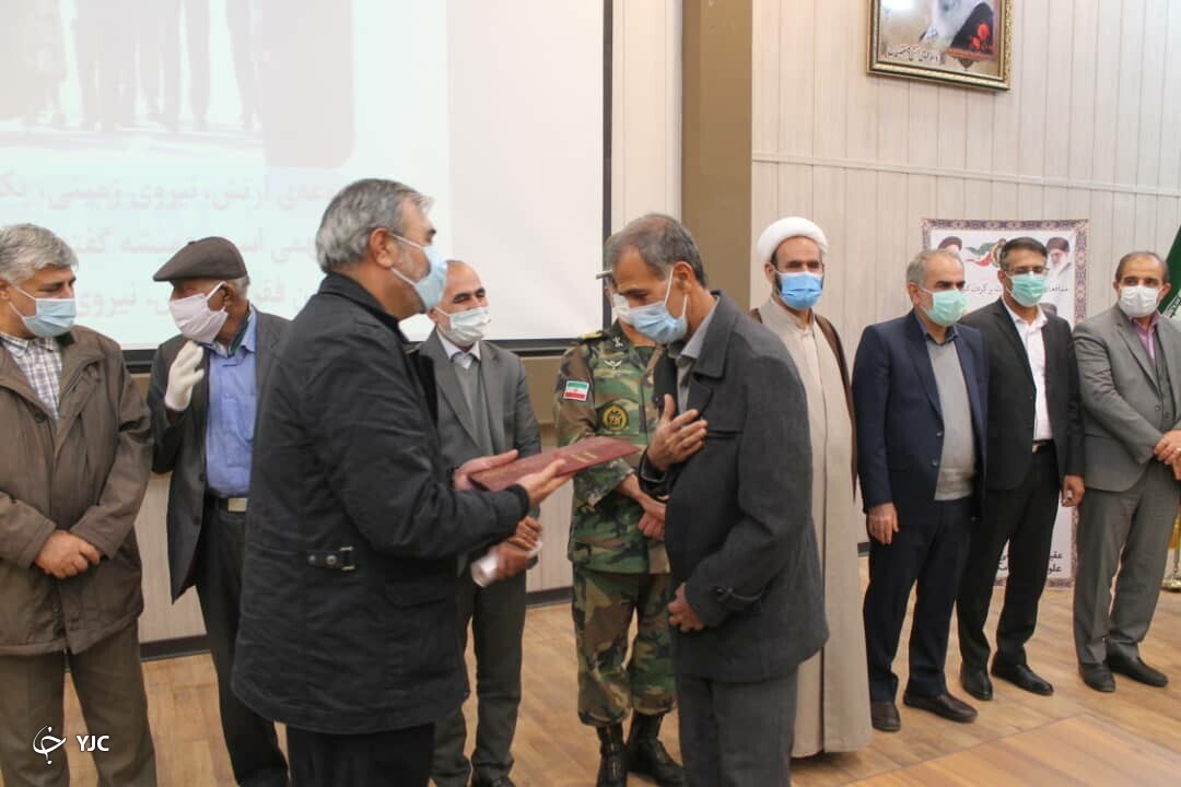 ارتش پا در رکاب  و قانون مدار است