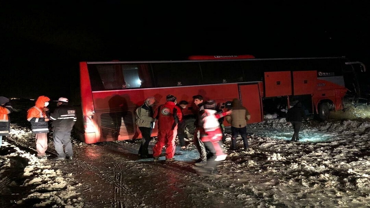 واژگونی اتوبوس در مسیر زاهدان - بم هشت مجروح برجا گذاشت