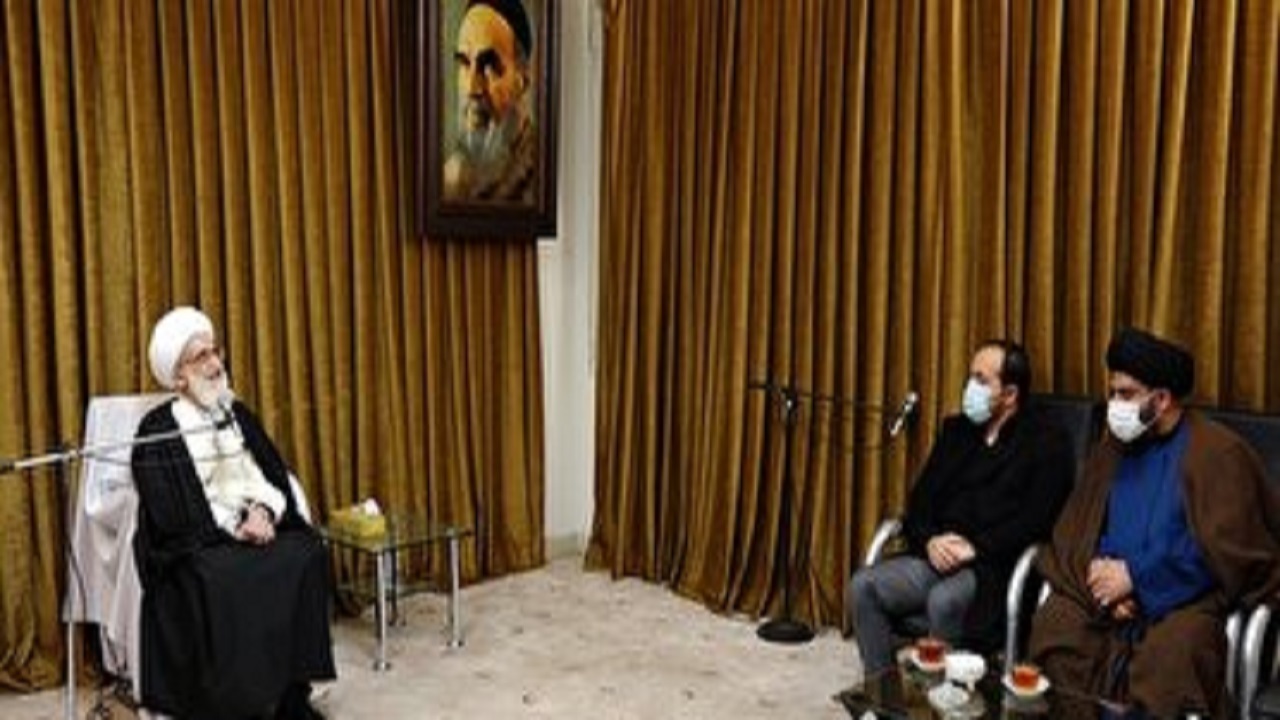 فرزند شهید فخری زاده با آیت الله نوری همدانی دیدار کرد