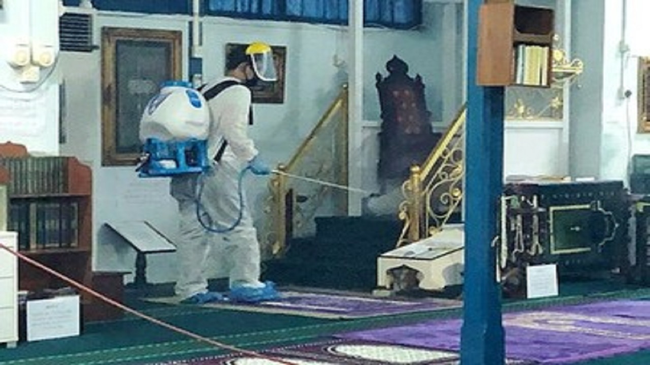 ضدعفونی کردن مسجد امیرالمومنین (ع) در حاجی آباد