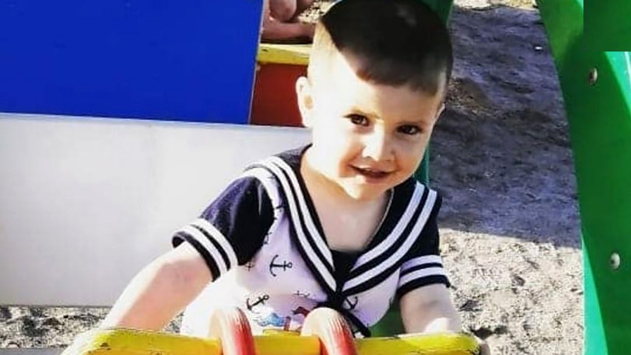 مرد بی رحم با یک مشت پسر ۳ ساله اش را کشت