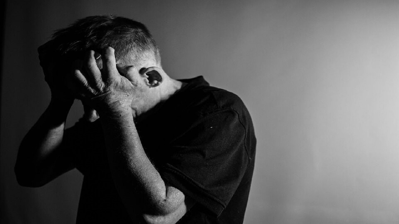 چگونه با دوستی که افکار خودکشی دارد، صحبت کنیم؟