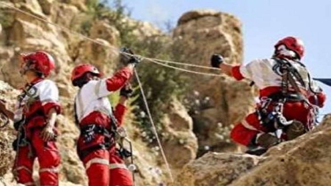 نجات ۱۰ کوهنورد گرفتار در آبشار یخی شهرستان مرند