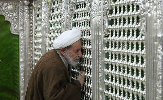 بازخوانی دست&zwnj;نوشته آیت&zwnj;الله یزدی در دفتر یادداشت غبارروبی حرم حضرت معصومه (س) +تصاویر