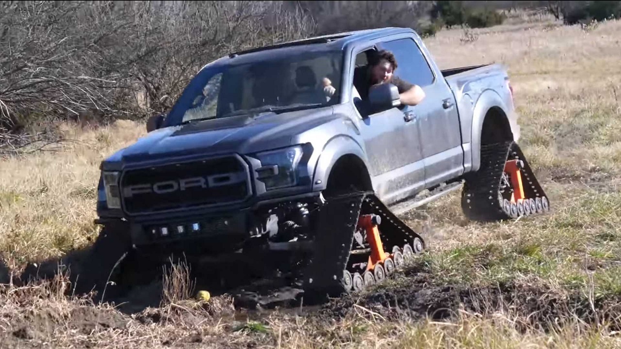 ویدئویی از قابلیت های خودروی F-150 Raptor با چرخ های Tank Tracks