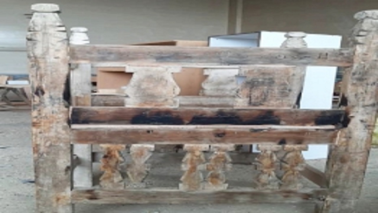 منبر چوبی ایلخانی روستای جوین سرخه مرمت شد