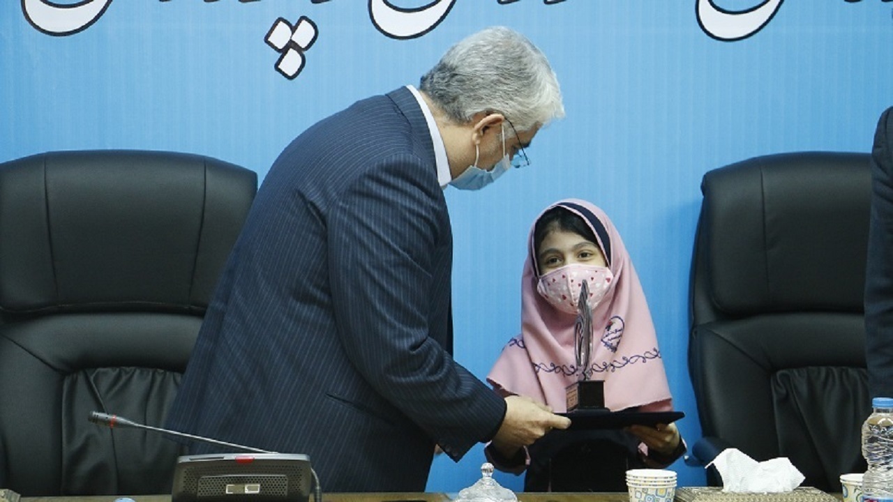 تقدیر از دانش آموز گیلانی پژوهشگر برتر در کشور