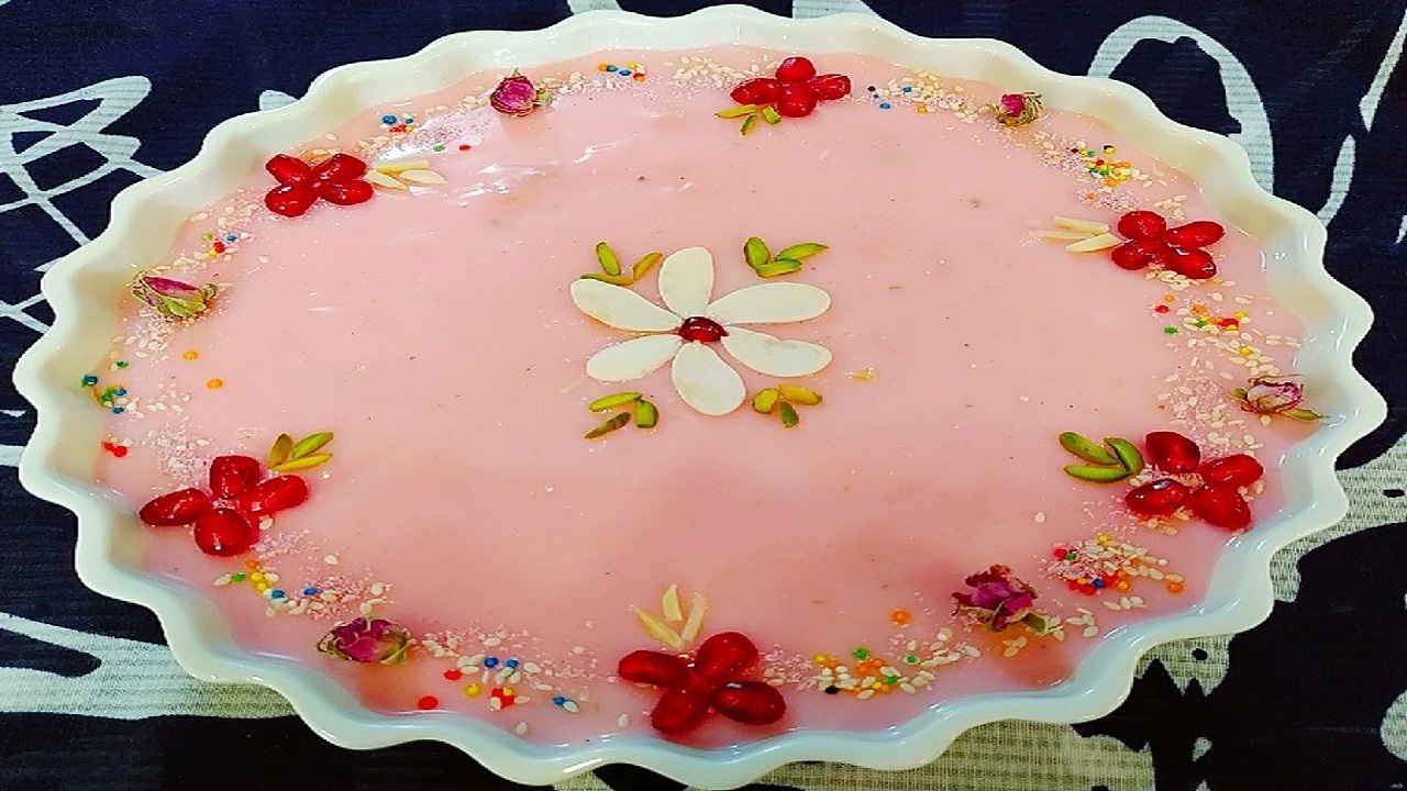 طرز تهیه کرم بستنی انار برای شب یلدا