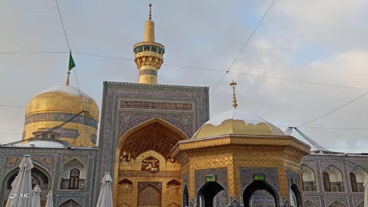 بارش برف حرم امام رضا(ع) را سپیدپوش کرد+ تصاویر