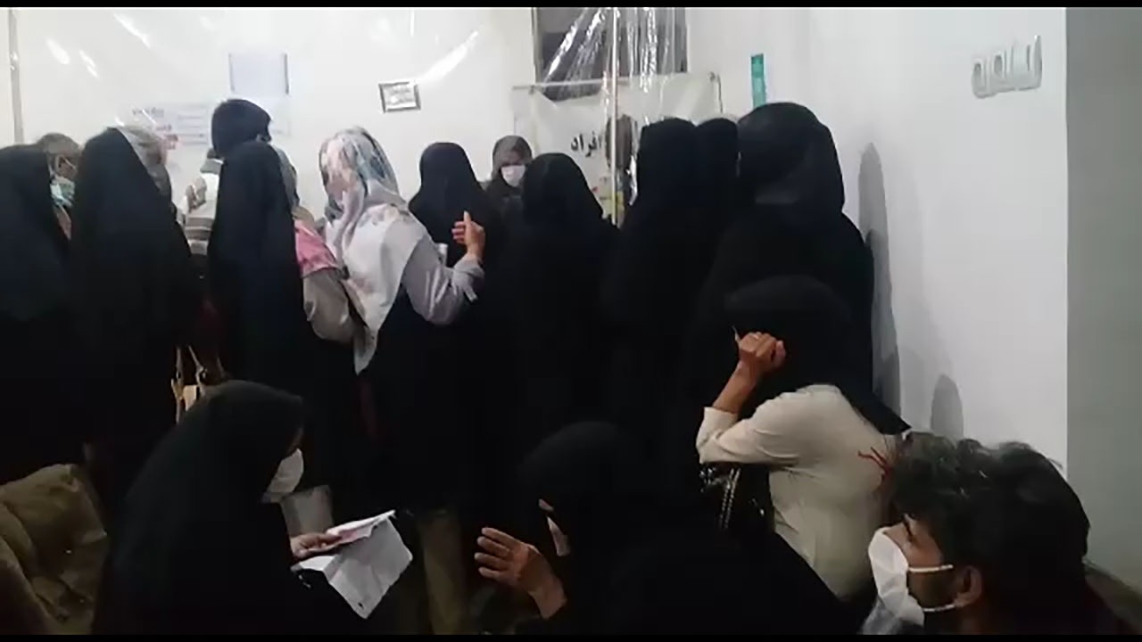 بی‌توجهی به دستورالعمل‌های بهداشتی در عنبرآباد + فیلم