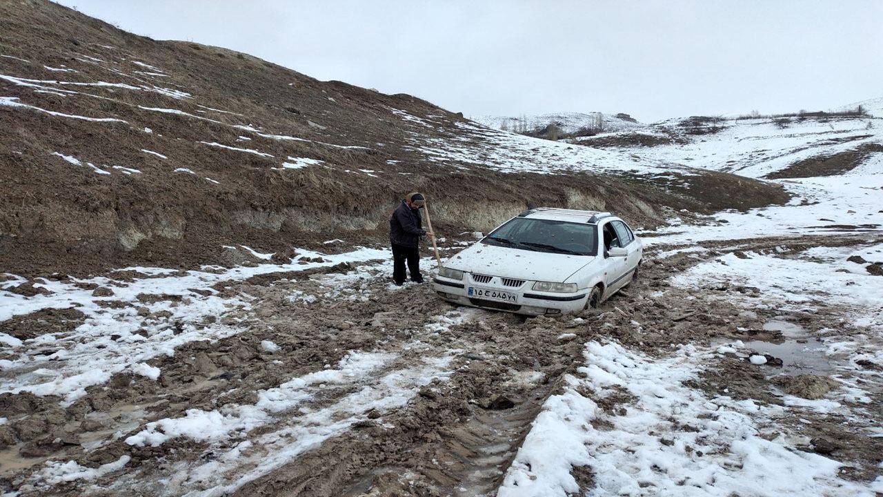 فیلمی از وضع نامناسب جاده در روستای خرکان سفلی