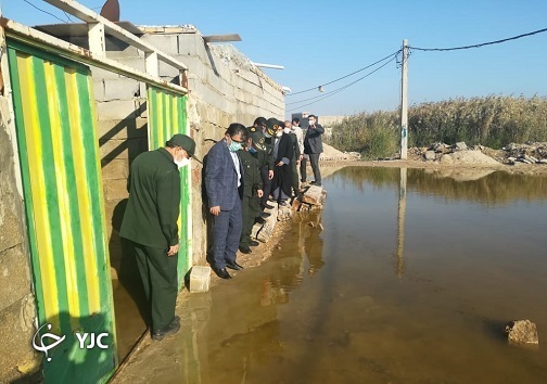 بازدید فرمانده نیروی دریایی سپاه از مناطق آبگرفته شهر چمران