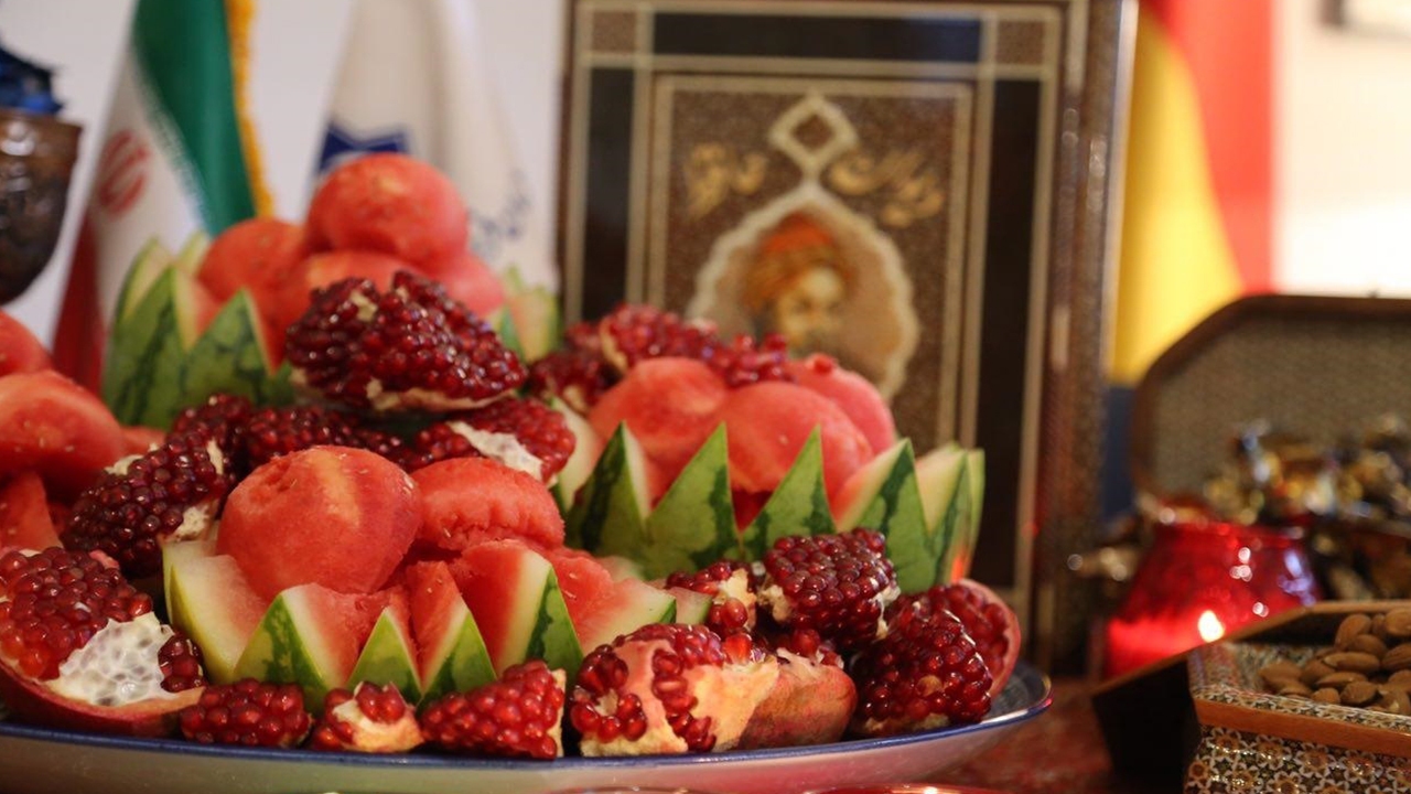 شب یلدا حتما این عکس را چند بار ببینید