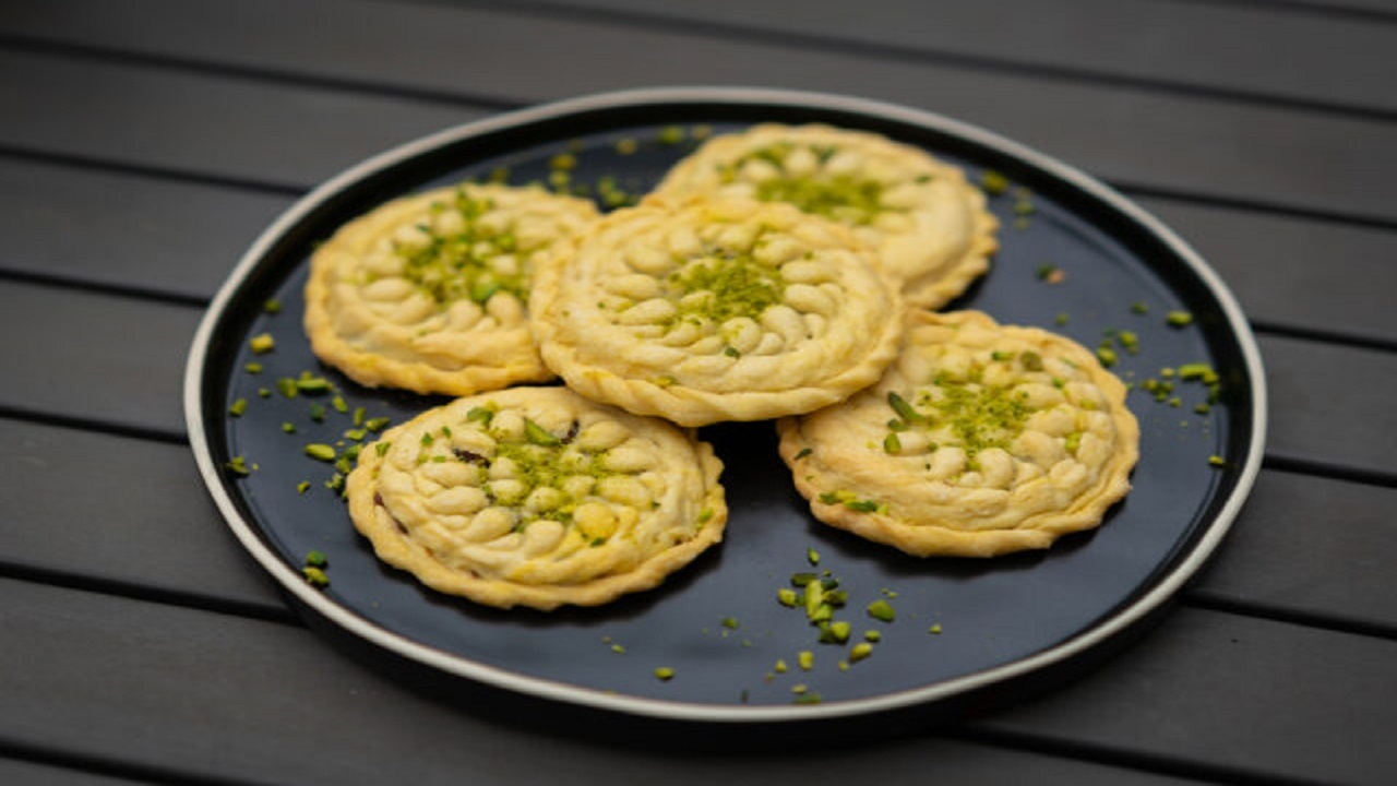طرز تهیه و فوت و فن شیرینی کلمپه کرمانی خوشمزه به روش سنتی