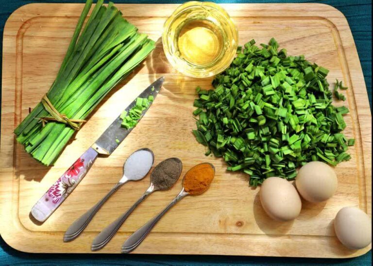 طرز تهیه خورش سیرابیج گیلانی با برگ سیر و تخم مرغ در ۲۰ دقیقه
