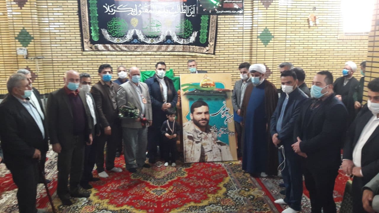 اهدای مدال قهرمان بابلسری به خانواده شهید علیجانی
