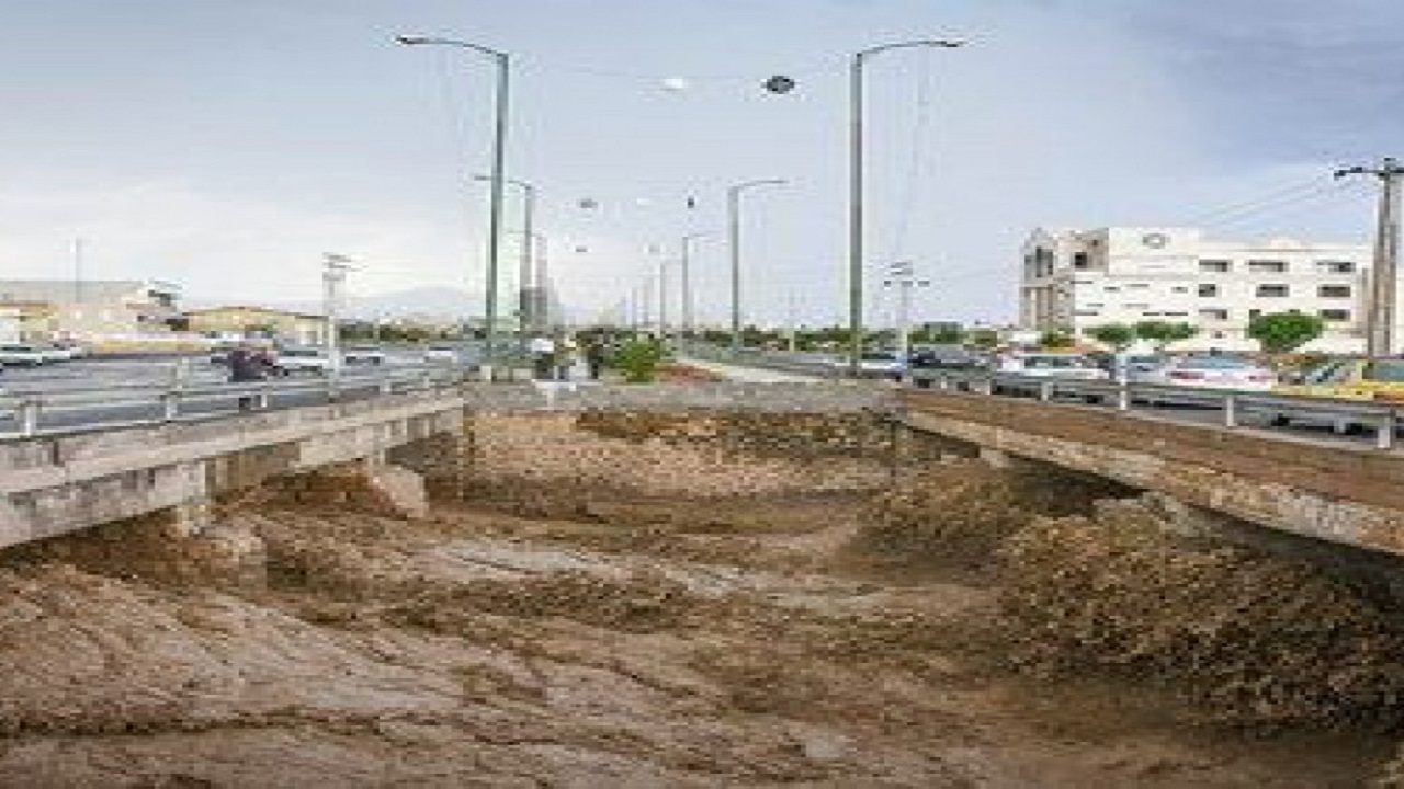 آب های جاری از میدان غربی سرخه باعث سیلاب و انسداد مسیر خواهد شد