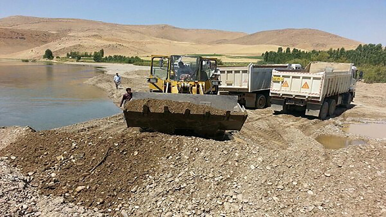 زخم برداشت‌ غیرمجاز شن و ماسه بر بستر رودخانه‌های لرستان