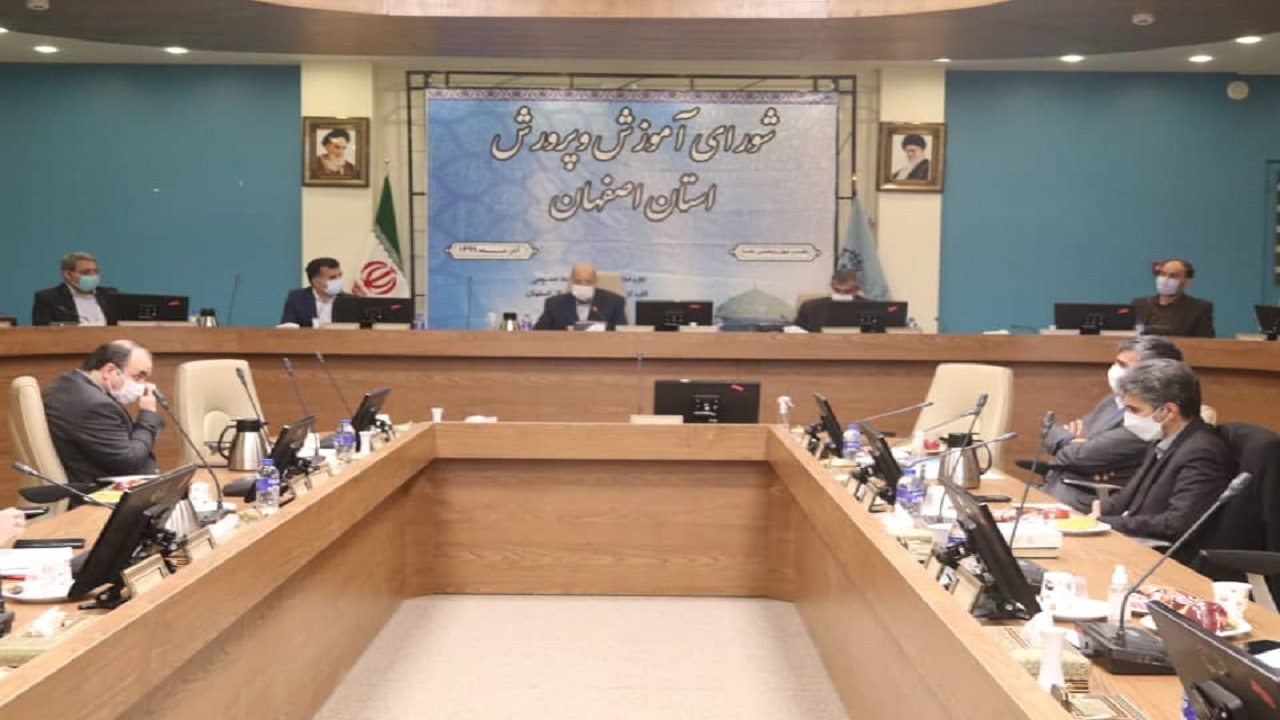 توزیع ۶هزار و ۲۰۰ تبلت و تلفن همراه بین دانش آموزان نیازمند اصفهانی
