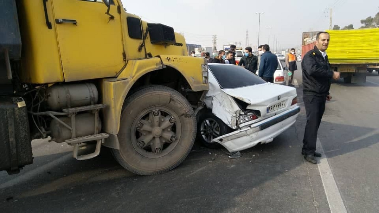 ۵ مصدوم در حادثه برخورد چند دستگاه خودرو با یکدیگر در جاده خاوران
