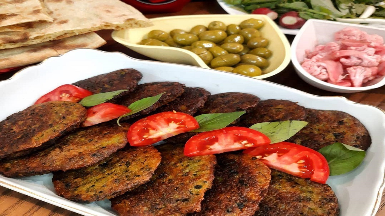 آموزش آشپزی؛ از خورش سیرابیج گیلانی و کدو حلوایی شکم پر تا کیک انار و ژله فالوده بستنی ویژه شب یلدا + تصاویر