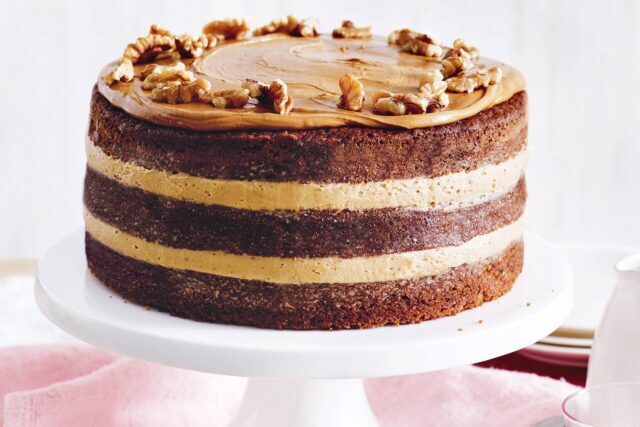 طرز تهیه کیک نسکافهای اسفنجی ساده و گردویی کافیشاپی طرز تهیه کیک نسکافهای اسفنجی ساده و گردویی کافیشاپی