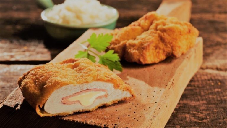 ۳ طرز تهیه کوردن بلو با فیله مرغ، مرغ چرخکرده یا گوشت گوساله با فر و بدون فر
