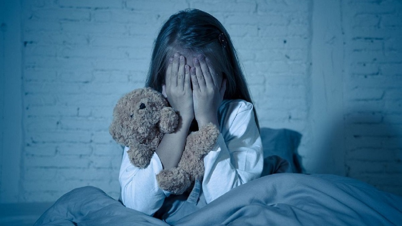 ترس از تاریکی در کودکان و راهکار‌هایی برای رفع آن