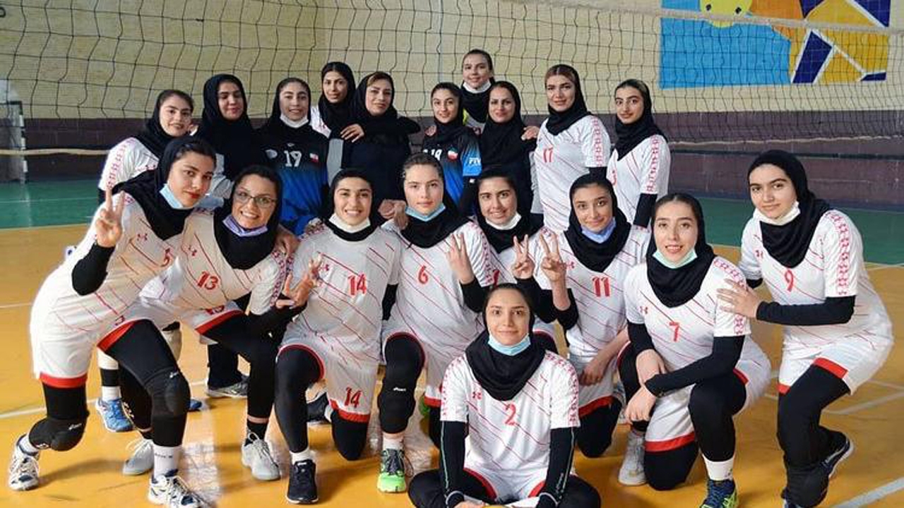مصاف ستارگان فارس با تیم صدرنشین پیکان