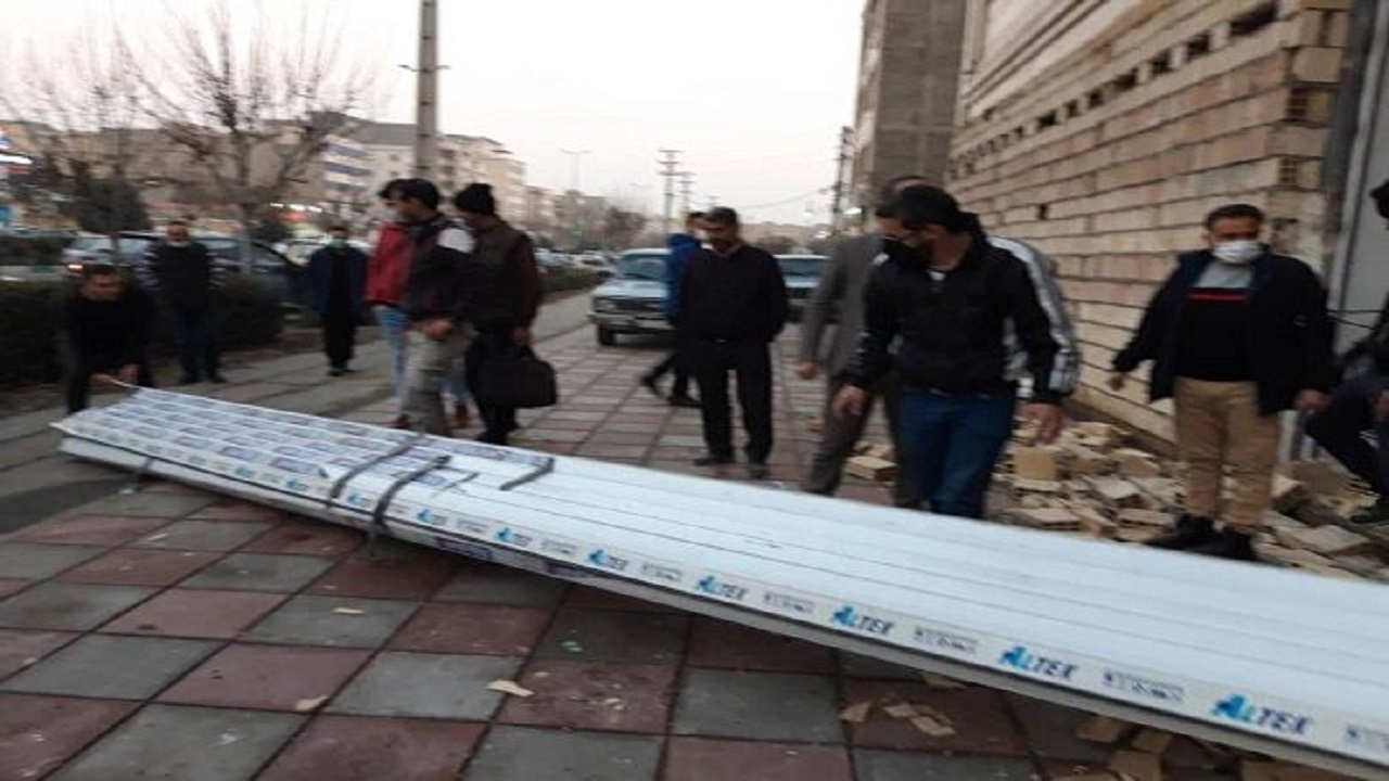 ۴ ملک تجاری غیرمجاز در بلوار هوشیار جمع‌آوری شد