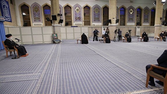 دیدار رهبر انقلاب با برگزار کنندگان بزرگداشت سالگرد شهید سلیمانی