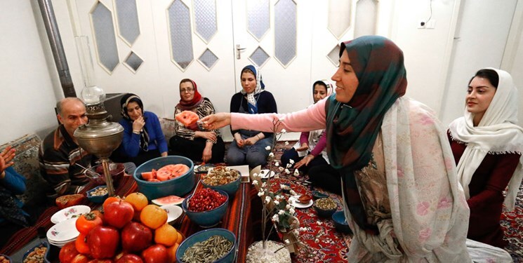 چه‌طور یک شب یلدای خانوادگی و به صرفه داشته باشیم؟