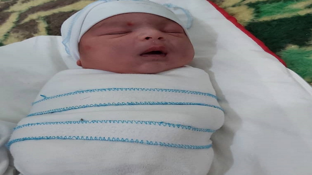 نوزاد عجول در مرکز جامع سلامت بستان متولد شد
