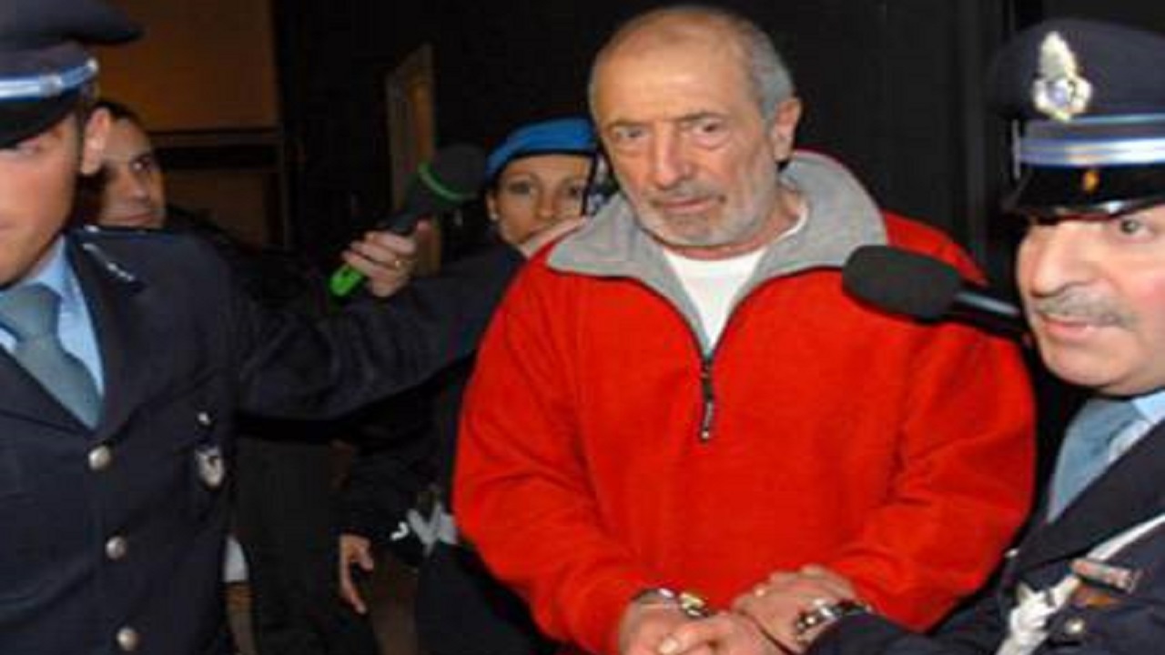 کرونا، قاتل سریالی را از تحمل ۱۳ مرتبه حبس ابد نجات داد